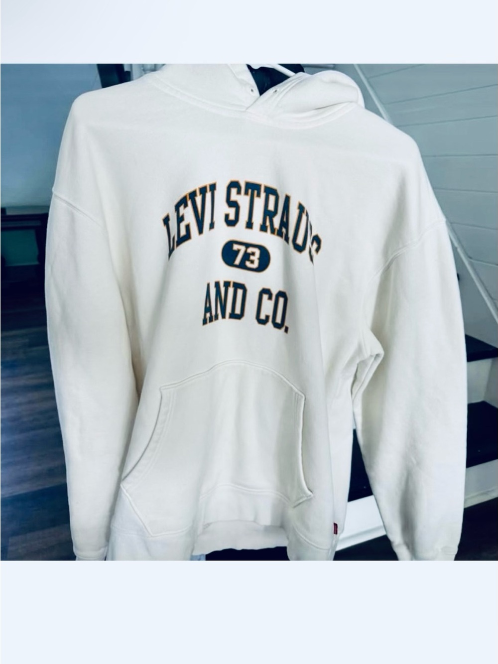 Levi's Cream Crewneck Hoodie with Navy & Gold Logo Soft Fleece Pullover Size M
